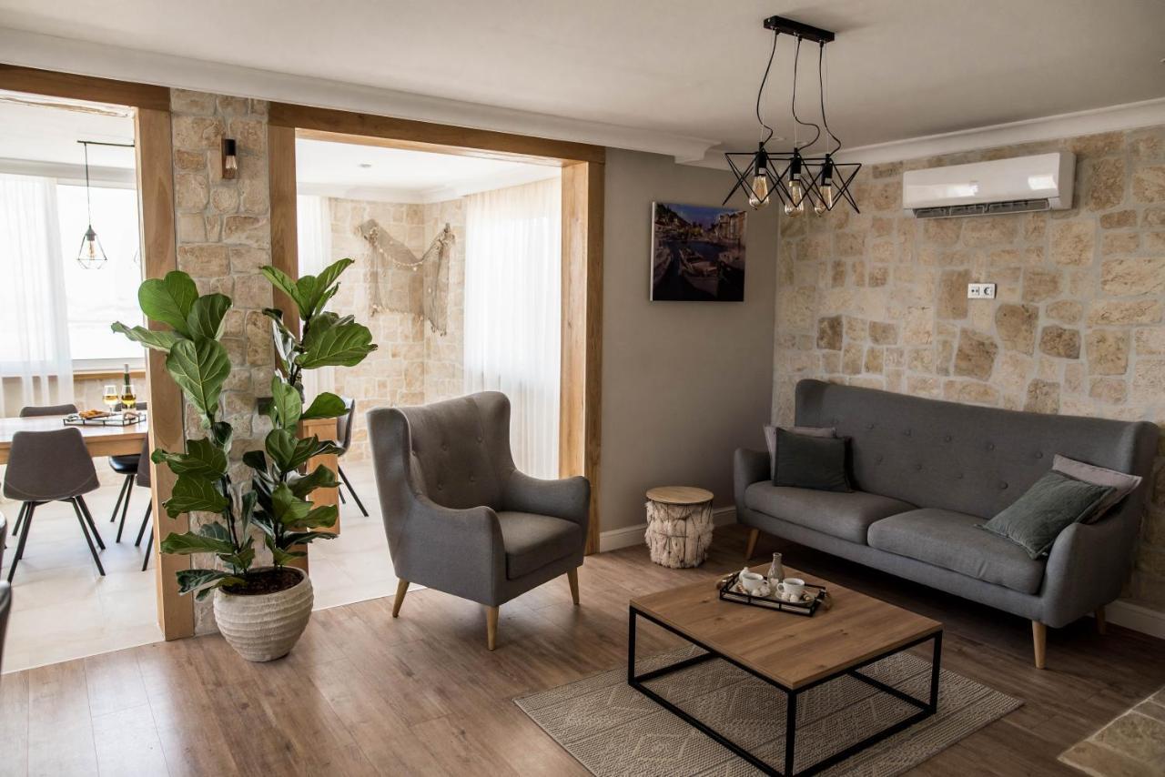 House La Familia Villa